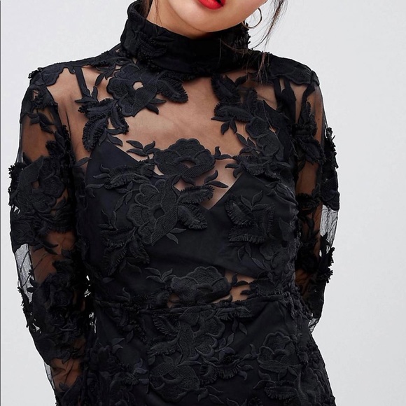 High neck mini dress in lace - Picture 5 of 6